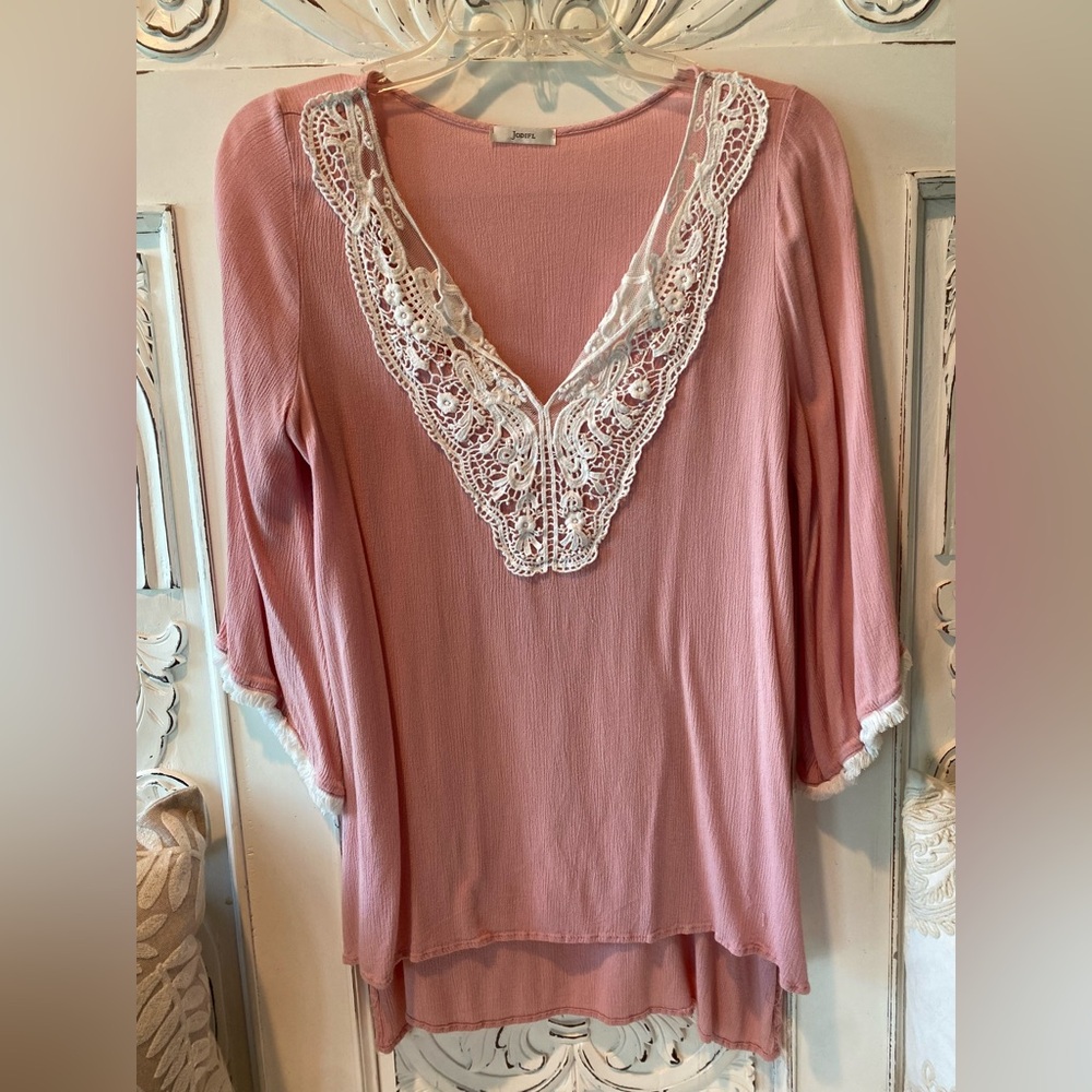 Women’s Pink and White top with Lace detail